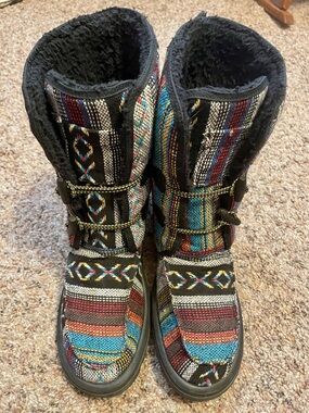 Sanuk Multicolor Horizon Baja Boots Woven Gorpcore Boho Rasta Aztec Mid-calf. 10